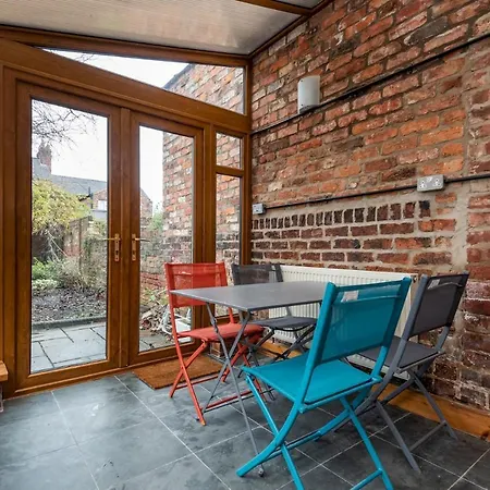 Stylish And Modern House With Original Period Charm Feriehus *