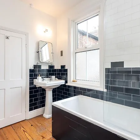 Feriehus Stylish And Modern House With Original Period Charm York